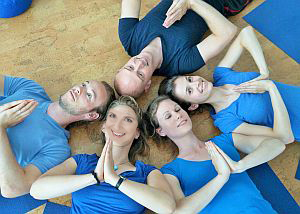 Yoga hat viele schöne Gesichter: Entspannung, Freude... Yoga hat viele schöne Gesichter: Entspannung, Freude...